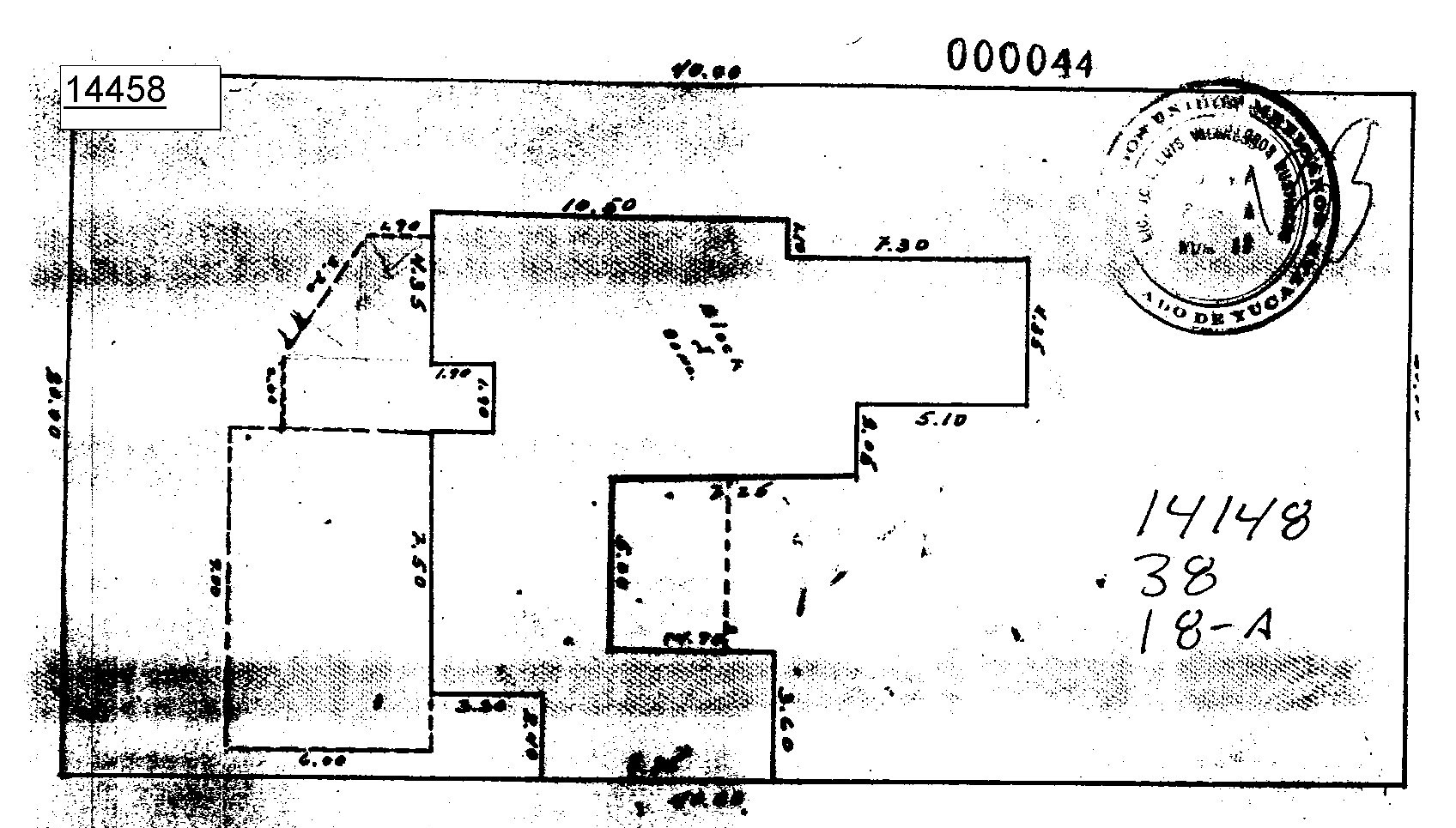 Plano del terreno: frente 15 m, fondo 42 m, casa, patio, banqueta y avenida